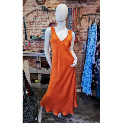 Robe longue droite orange satiné