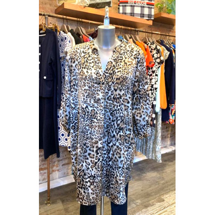Robe tunique style chemise en voile motif léopard