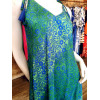 Robe longue satinée pompons épaules motif dégradé fleurs bleu vert Goa