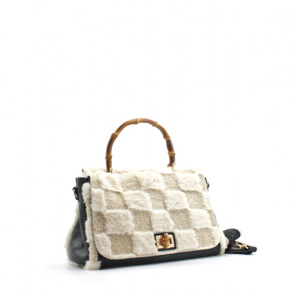 Sac en cuir noir et en fourrure blanche