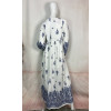 Jusy – Robe longue fluide à détails bleus