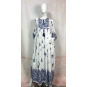 Jusy – Robe longue fluide à détails bleus