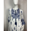 Jusy – Robe longue fluide à détails bleus
