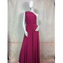Robe longue et fluide, coupe asymétrique rose