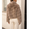 Manteau court en fausse fourrure crème